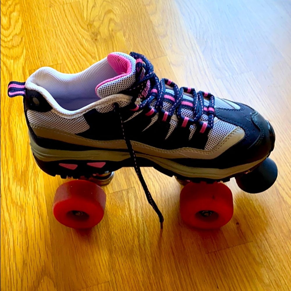 Sketchers size 8 roller skates